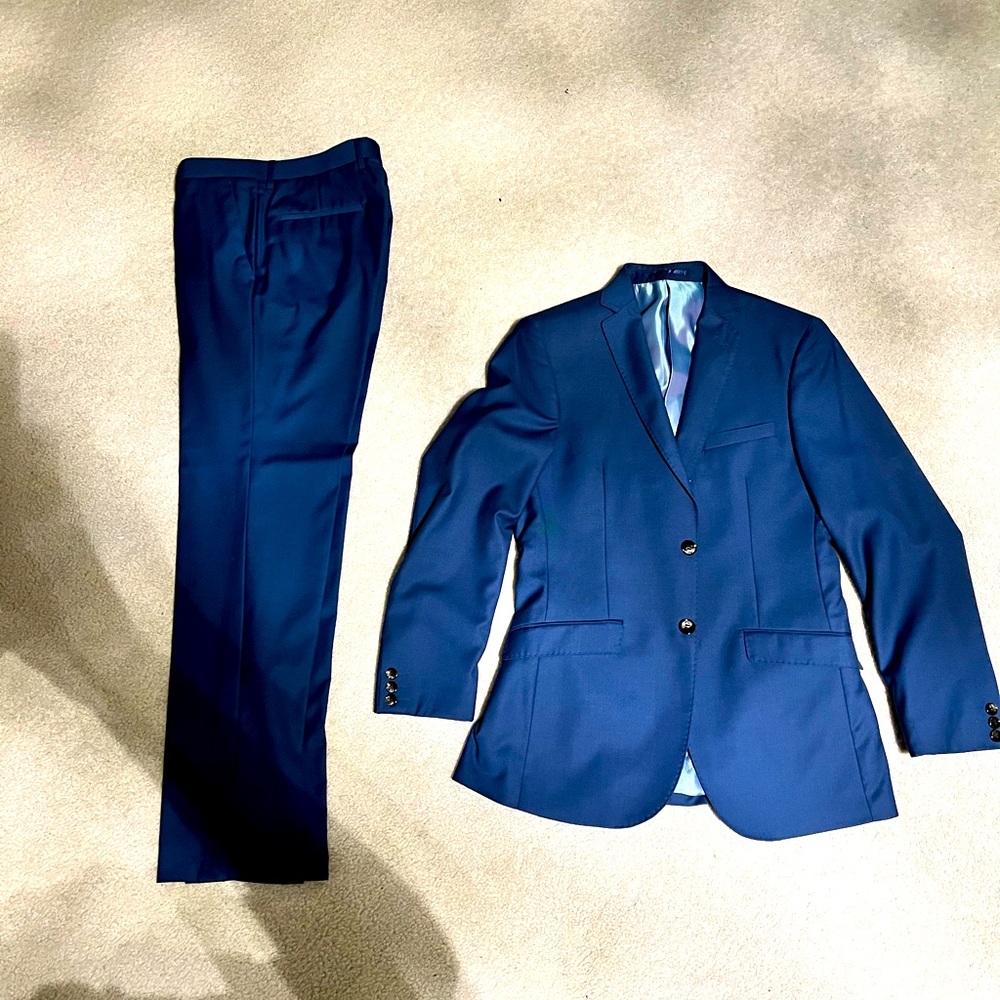 Suit 2 pc medium slim fit like new